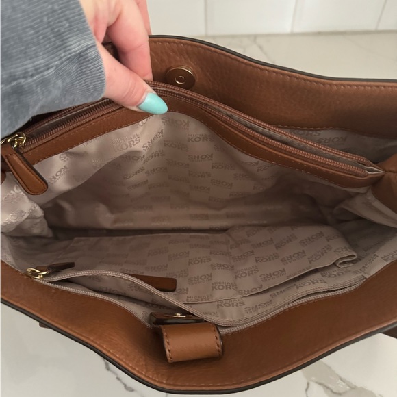 Michael Kors Hamilton purse - Picture 7 of 7